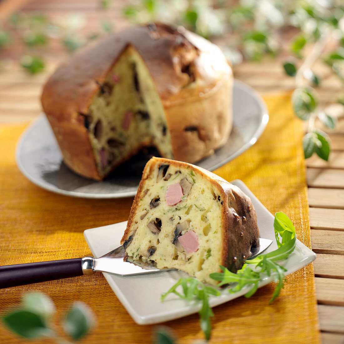 Herzhafter Pariser Kuchen mit Schinken und Champignons