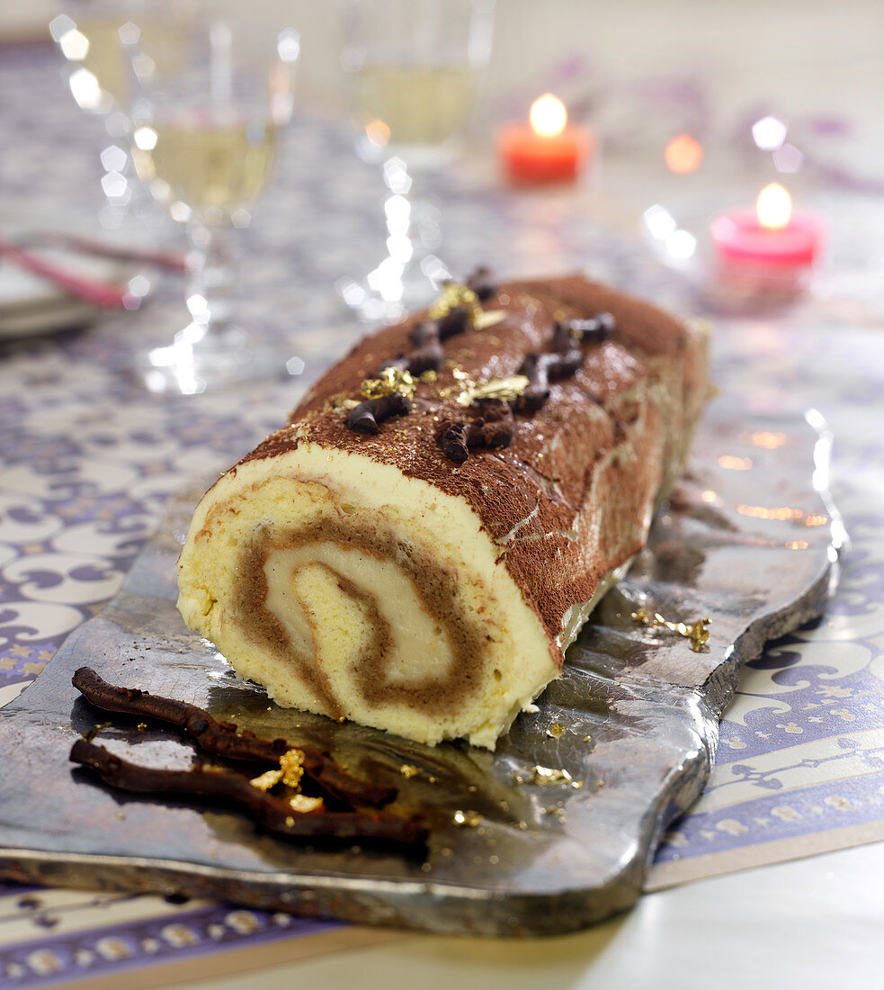 Bûche (Baumstammkuchen, Frankreich) nach Art eines Tiramisu