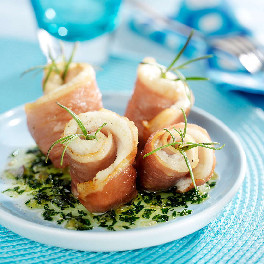 Rolled sole fillet and raw ham with rosemary, parsley sauce