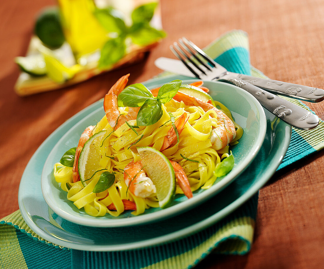 Tagliatelle mit Garnelen und Limetten