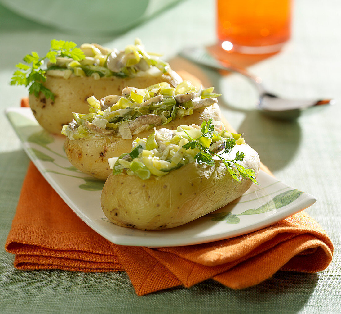 Ofenkartoffeln gefüllt mit Lauch und Champignons