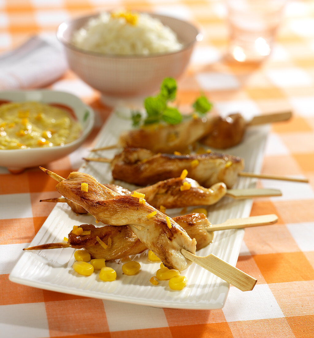 Chicken brochettes with sweetcorn creamy sauce