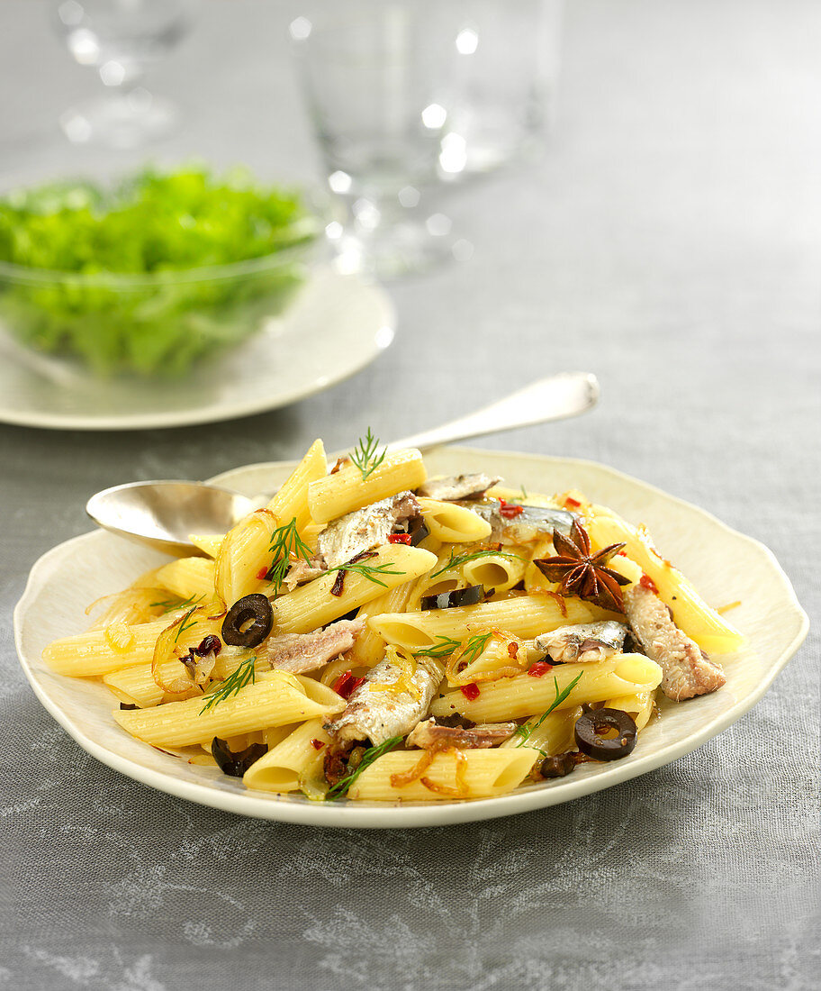 Penne mit Sardinen, Oliven und Sternanis