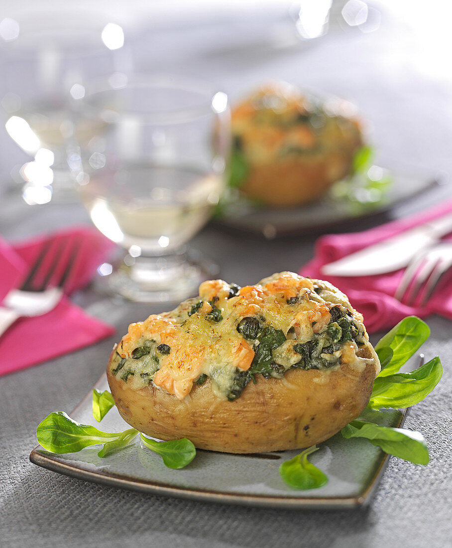 Potatoes stuffed with spinach and salmon