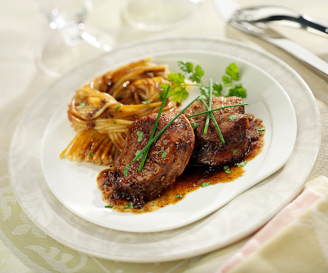 Sliced Filet Mignon Caramelized With Honey And Spices,Spaghettis With Soya Sauce And 4 Spices