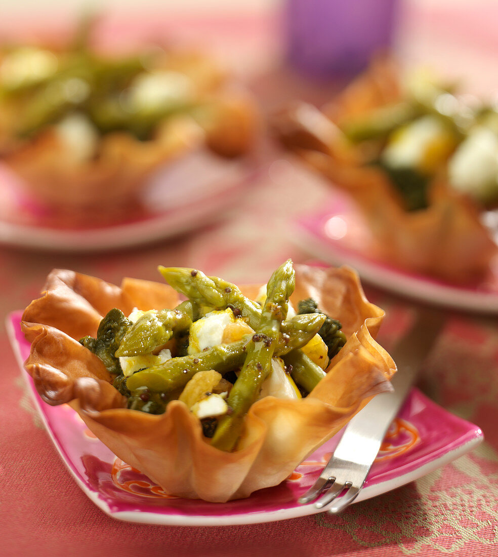 Crisp pastry corolla garnished with green asparagus, spinach and feta