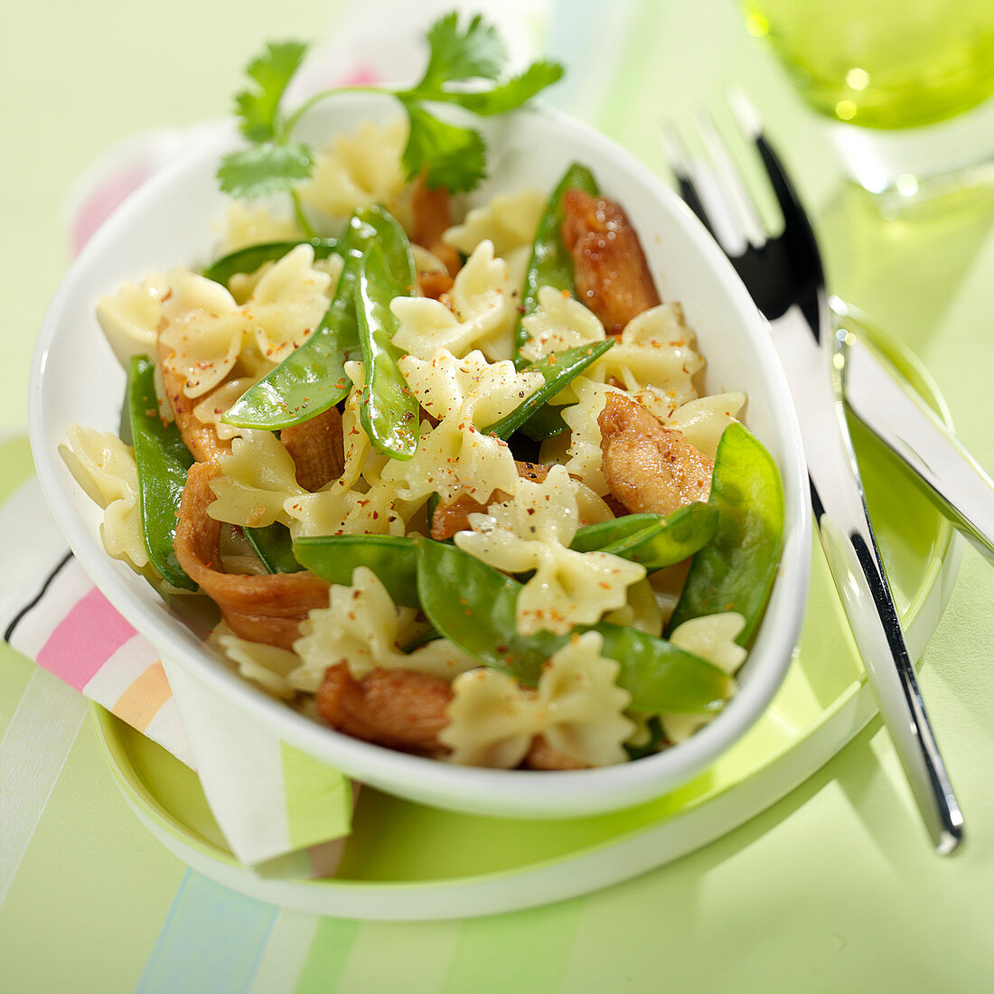 Farfalle with caramelized chicken and sweet peas
