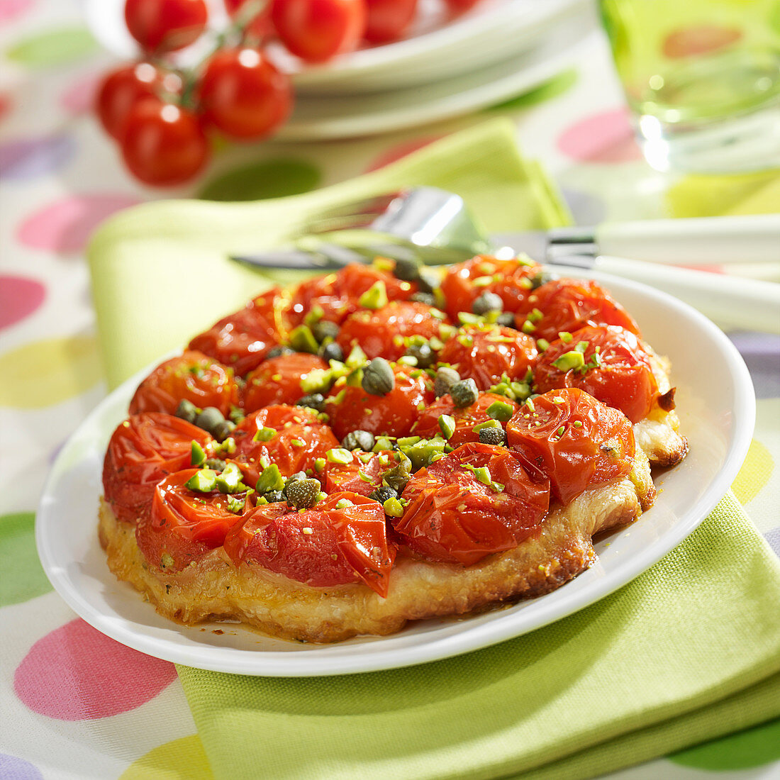 Mini-Tomatentatin mit Pistazien und Kapern