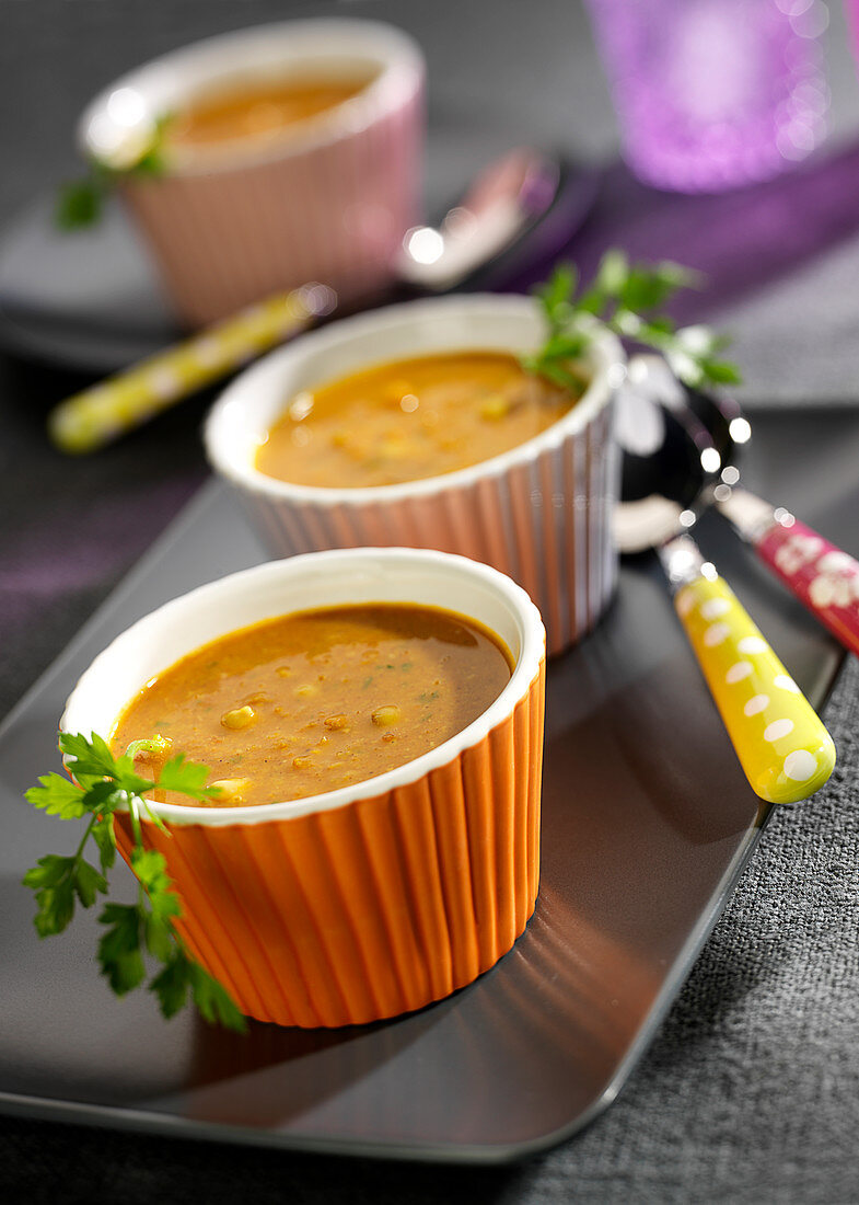 Curry-flavored chickpea and tomato soup