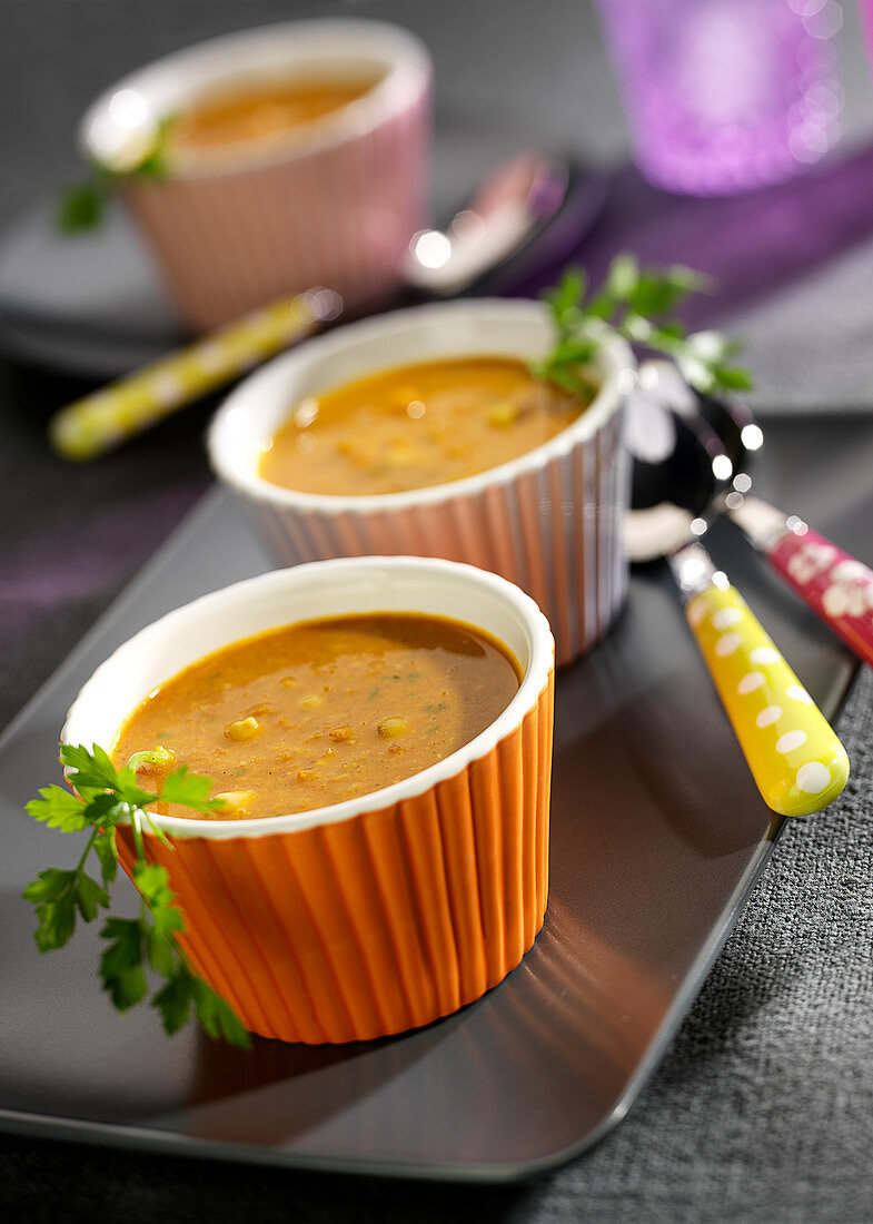 Kichererbsensuppe mit Tomaten und Curry