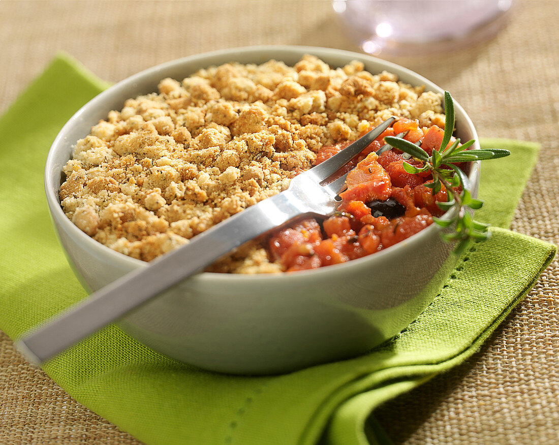 Tomato-diced bacon crumble