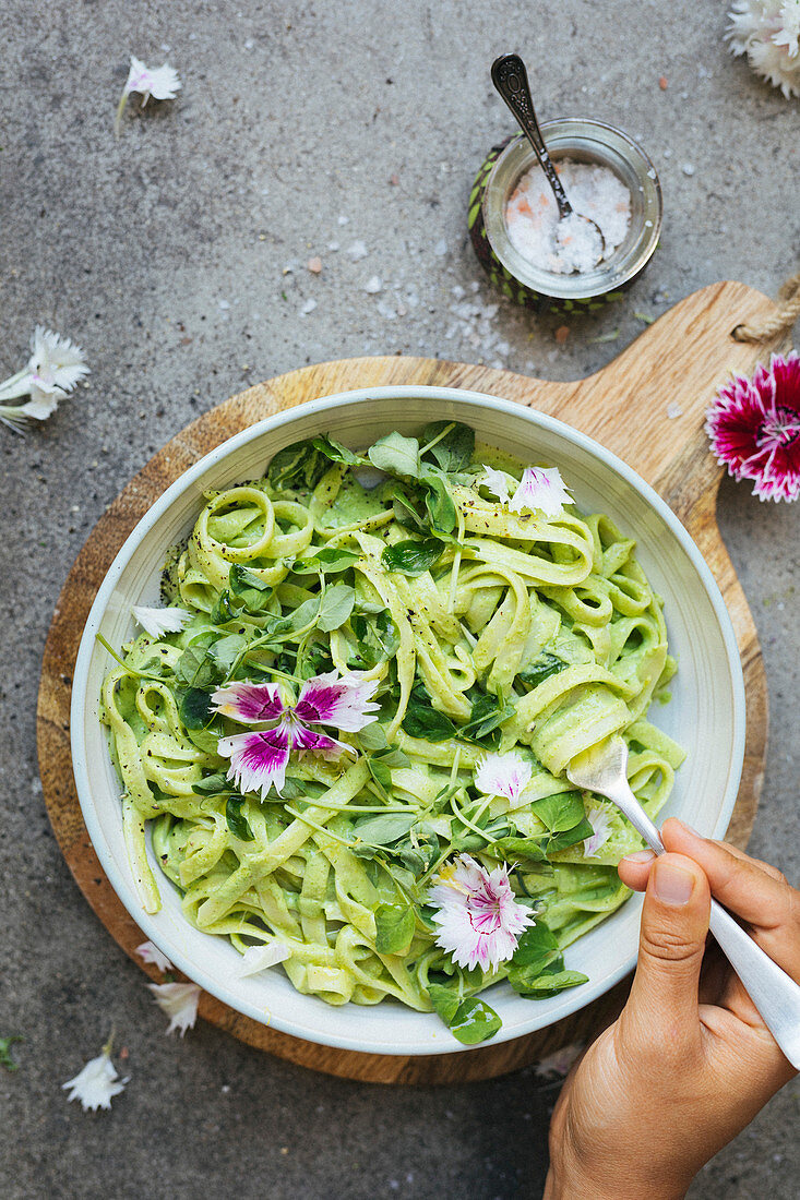 Pasta with herbs and edible flowers (vegetarian)