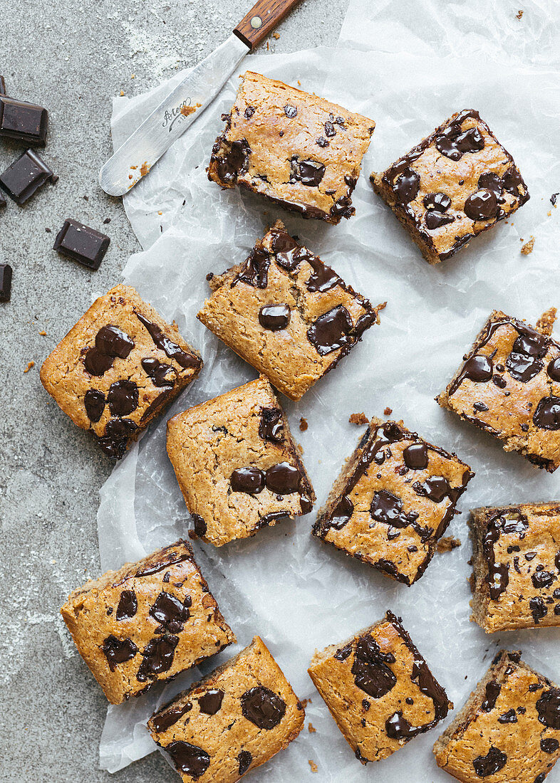 Blondies with chocolate dots