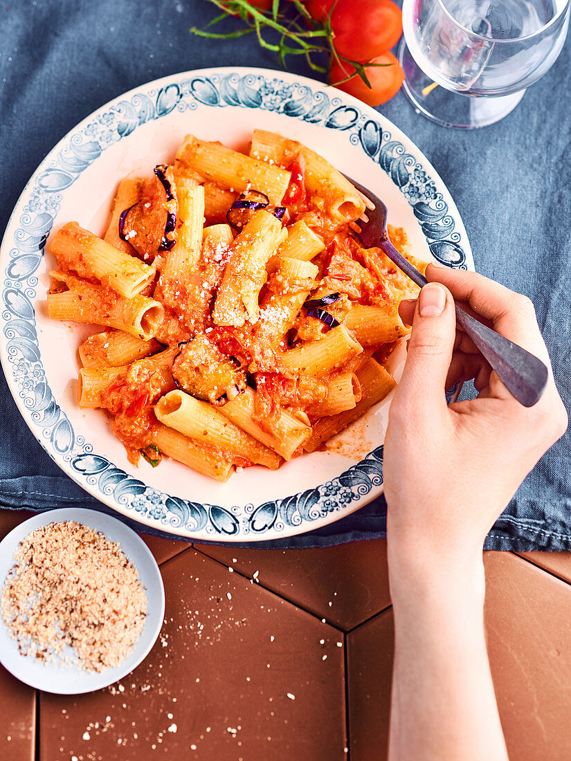 Macaronis with Trapanese pesto