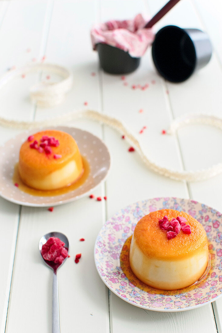 Small semolina puddings with caramel and raspberries
