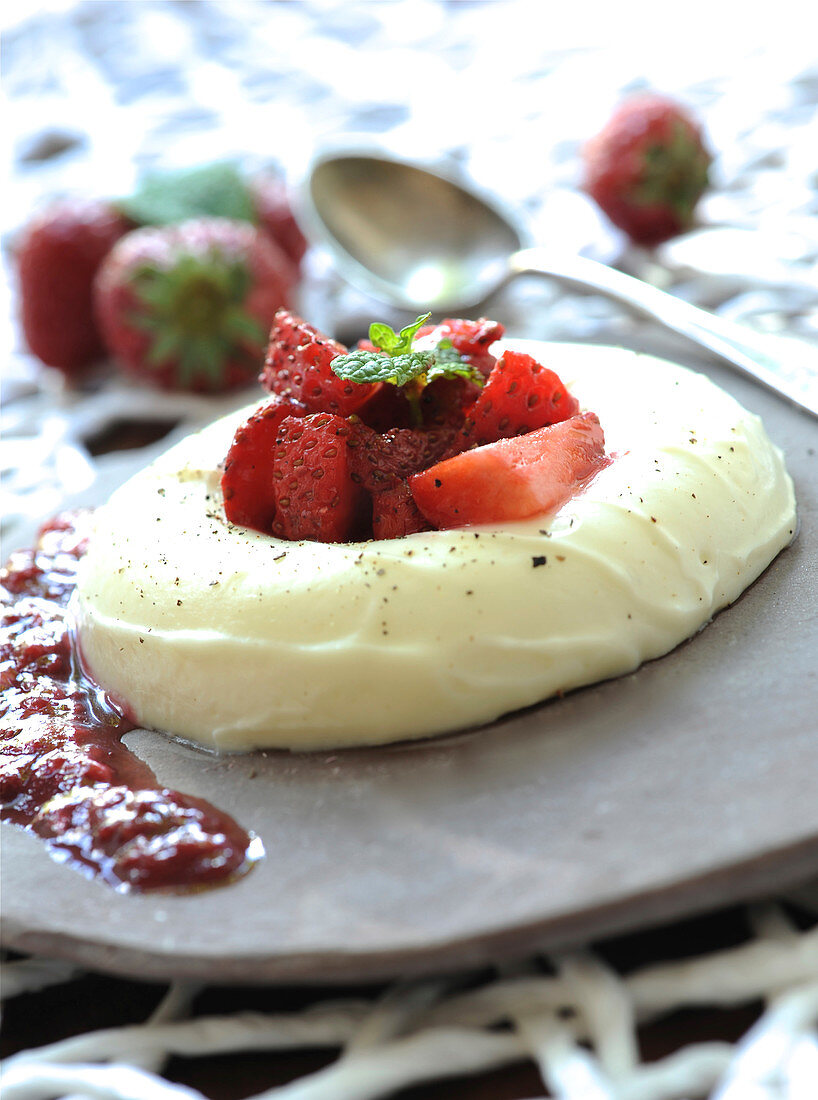 Panna cotta with strawberries