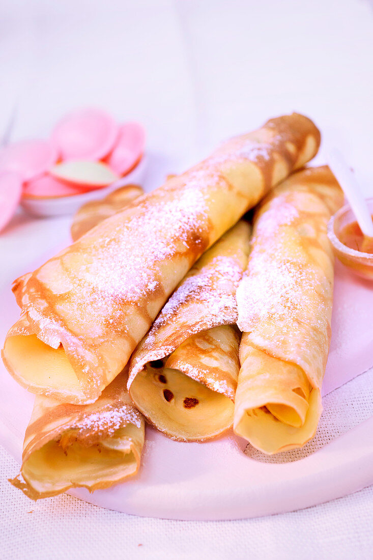 Crêpes with honey and icing sugar