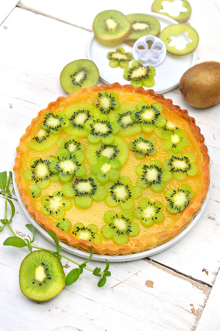 Lemon and kiwi pie