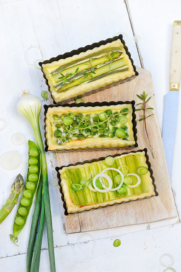 Small green leek, pea and asparagus pies