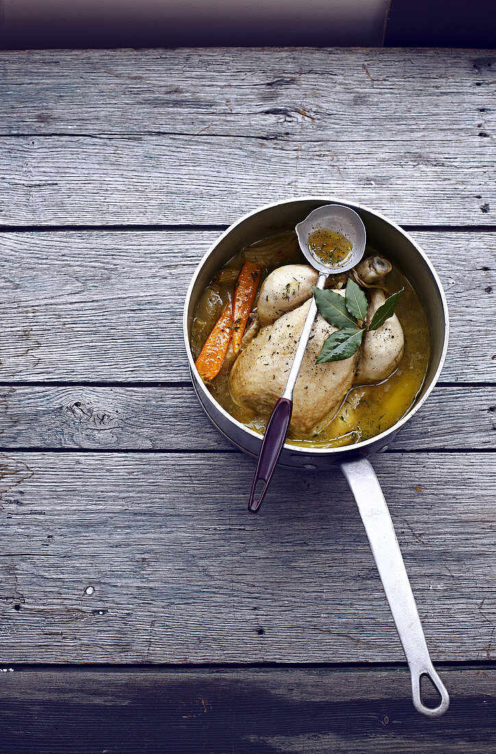 Poule au Pot (Geschmortes Hähnchen mit Gemüse, Frankreich) mit Cidre