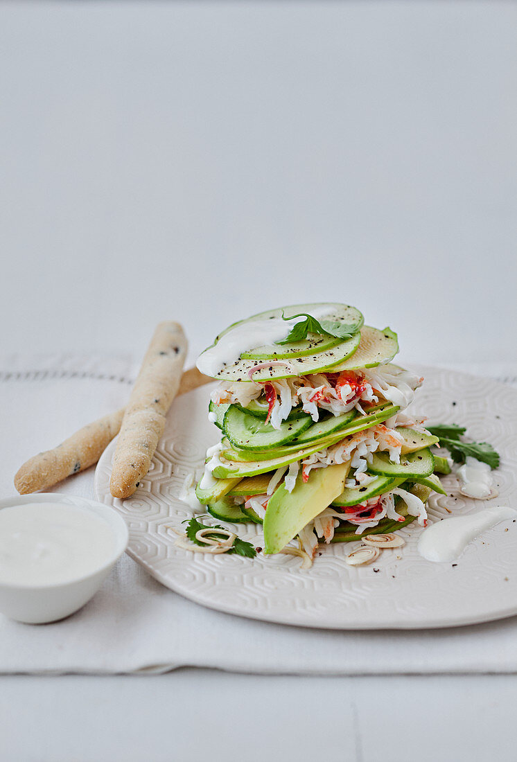 Knuspriges Schichttörtchen süß und salzig, mit Krabbenfleisch