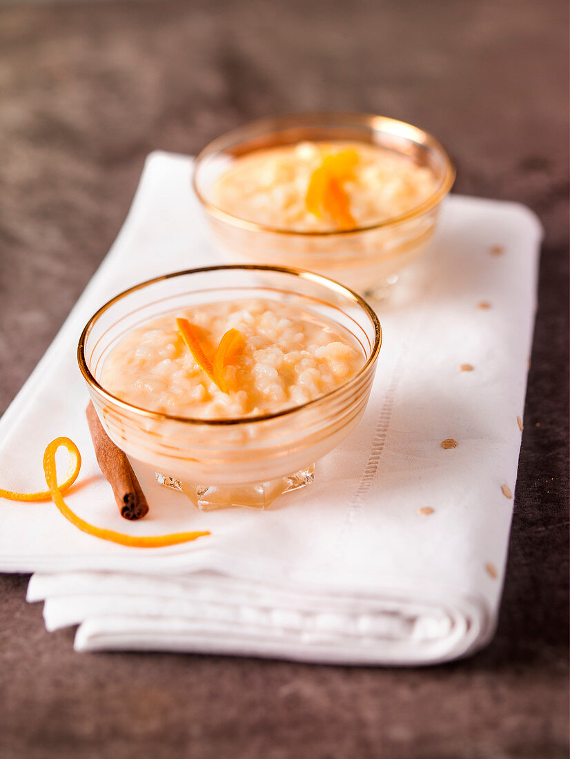 Orange zest and cinnamon-flavored rice puddings