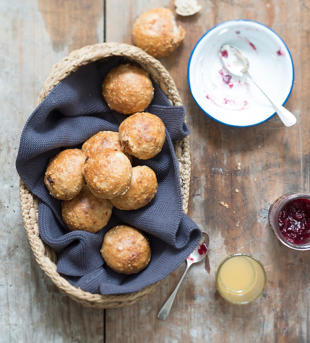 Muesli bread buns