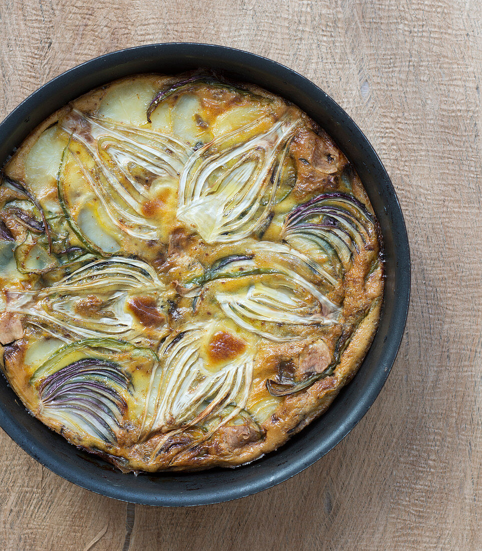 Tortilla mit Zwiebeln und Zucchini