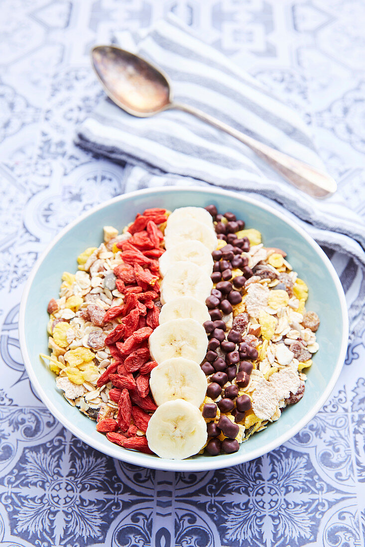 Muesli with goji berries, banana and chocolate