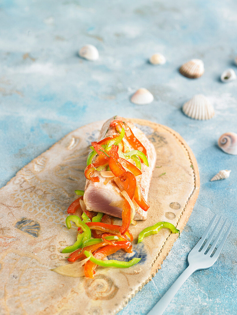 Thunfisch-Tataki mit Paprikaconfit