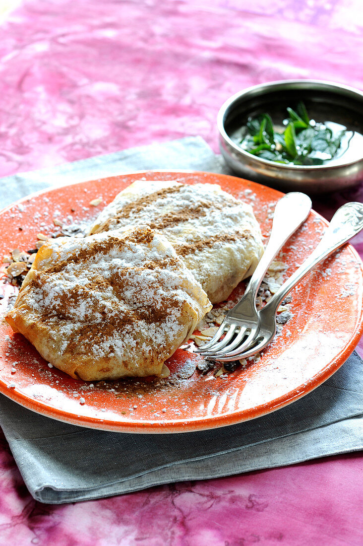 Süsse Pastillas (marokkanische Pastete) mit Mandeln