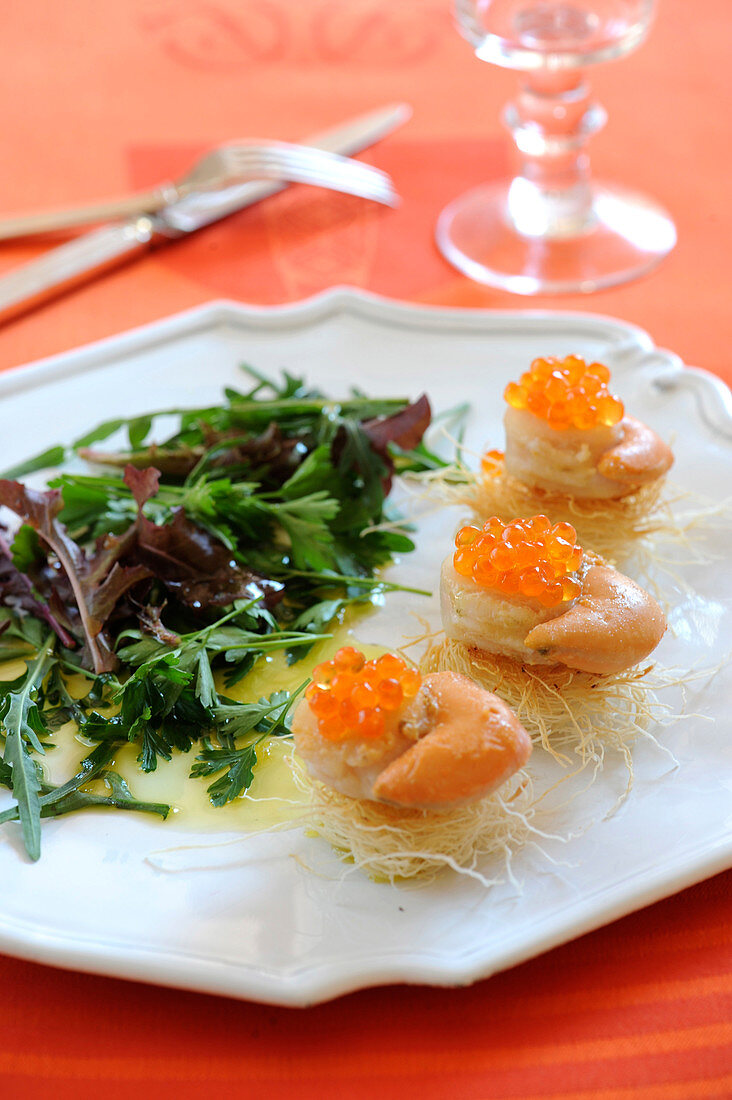 Scallops and salmon roe in a crisp kadaïfs nests,mixed salad