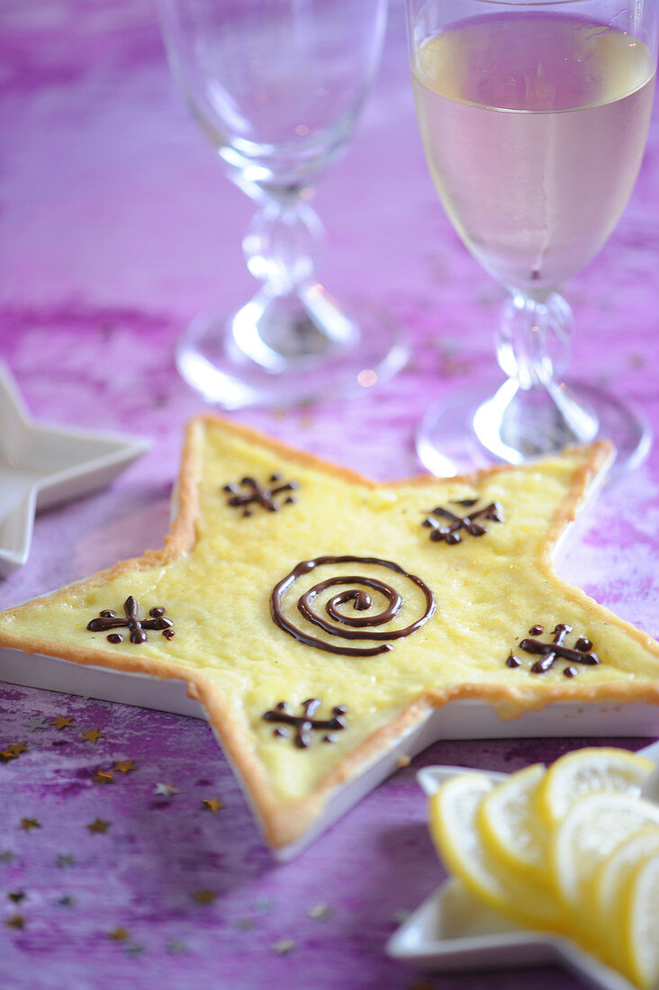 Lemon star-shaped pie