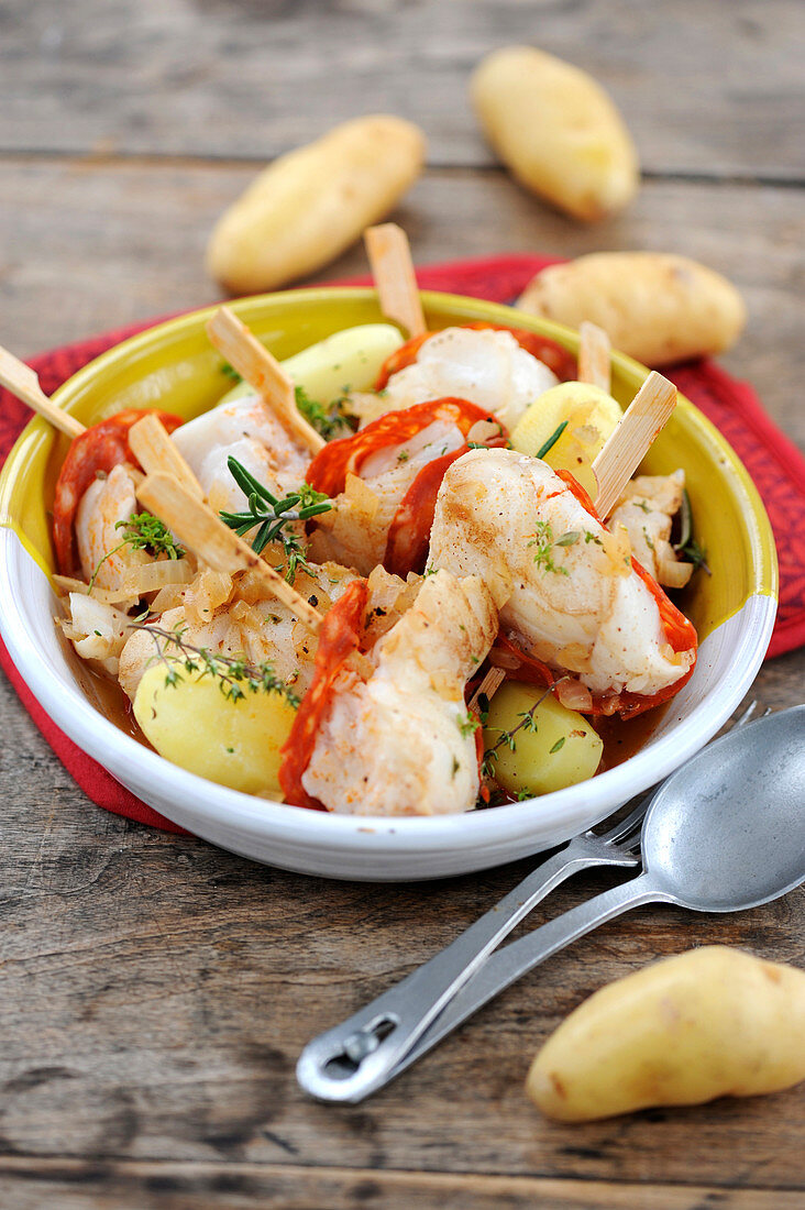 Tajine mit Kabeljau, Chorizo und Kartoffeln