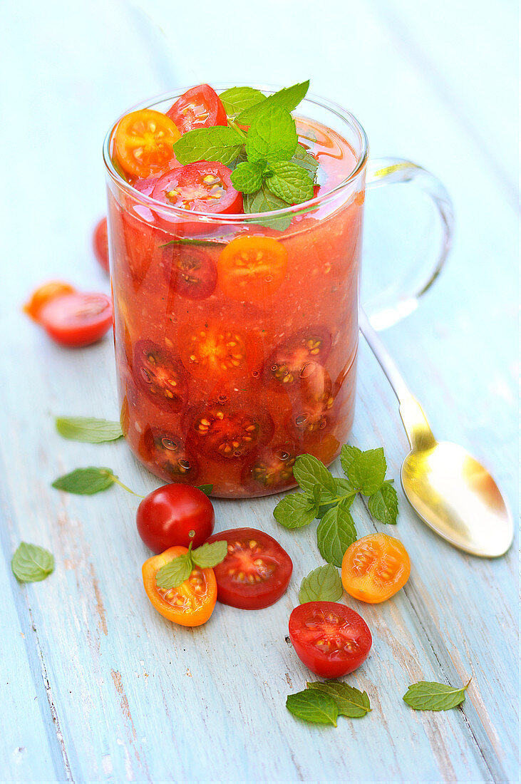 Cherry tomato chilled soup