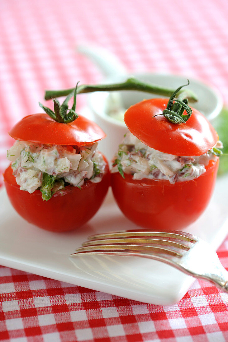 Fresh and cold stuffed tomatoes