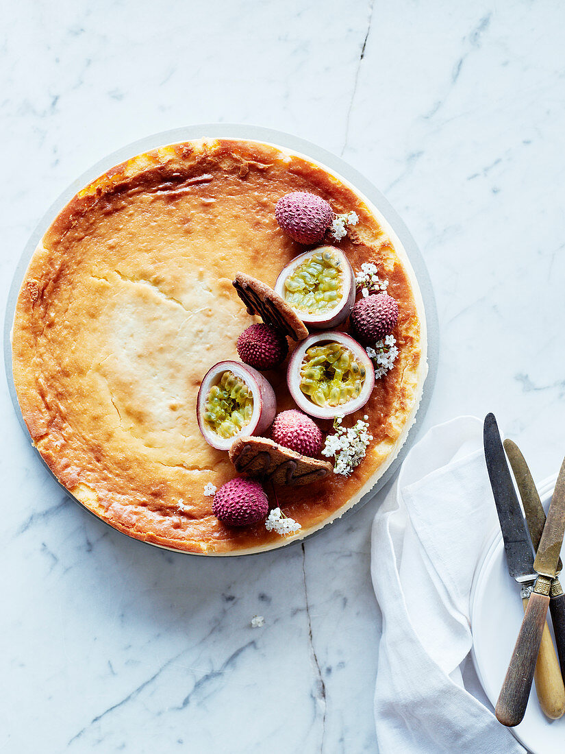 Cheesecake mit Litschi und Passionsfrucht