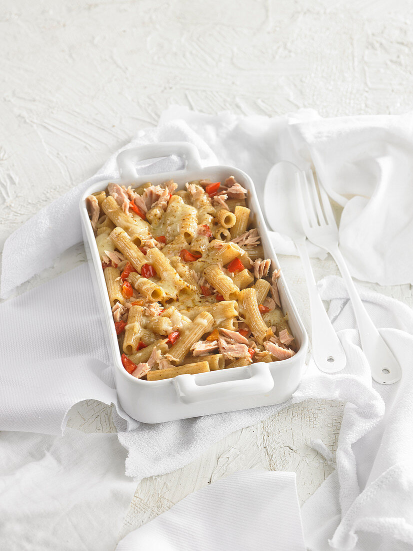 Macaroni and tuna bake