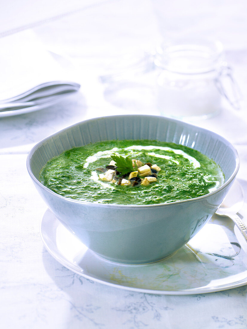 Spinach and parsley soup with black olives and button mushrooms