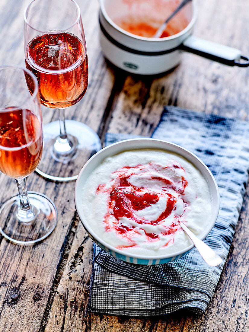 Fromage blanc mousse with crushed strawberries