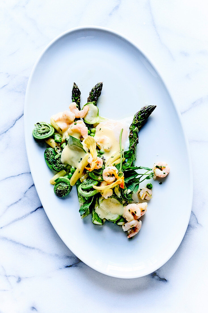 grilled green asparagus,kale cabbahe leaves,butter beans and courgettes with butter sauce with shrimps