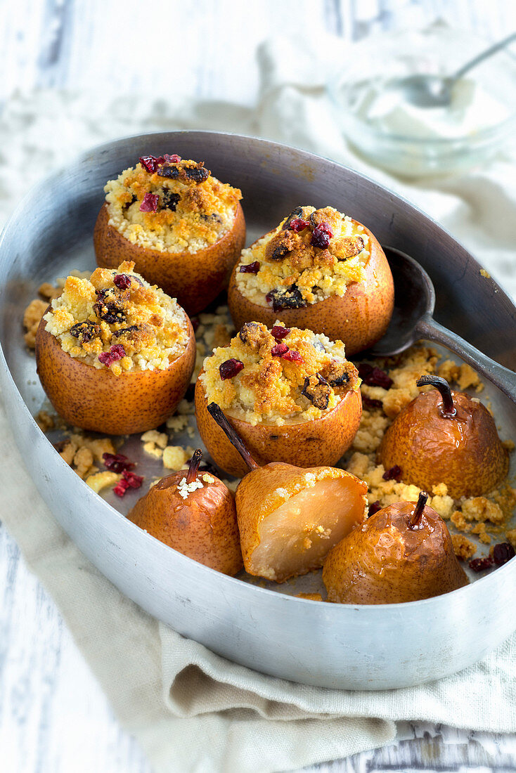 Pears stuffed with cranberry crumble