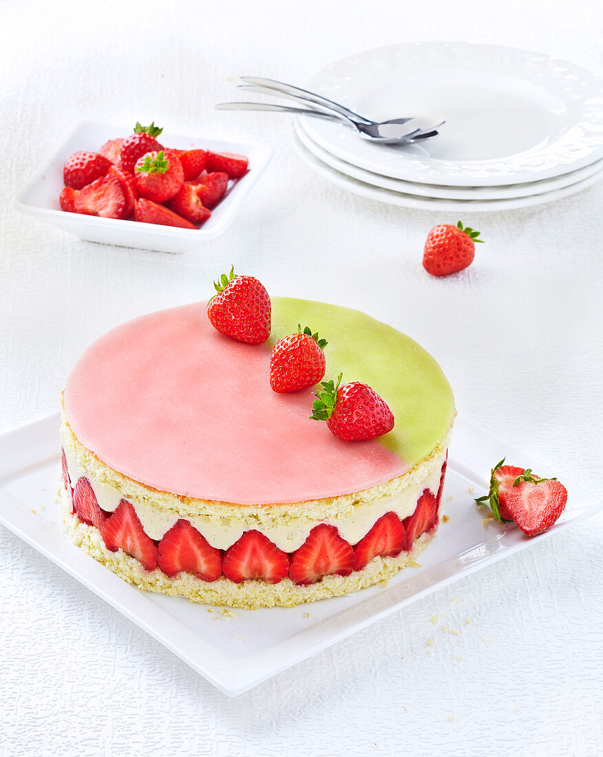 Lactose-free and butter-free strawberry cake