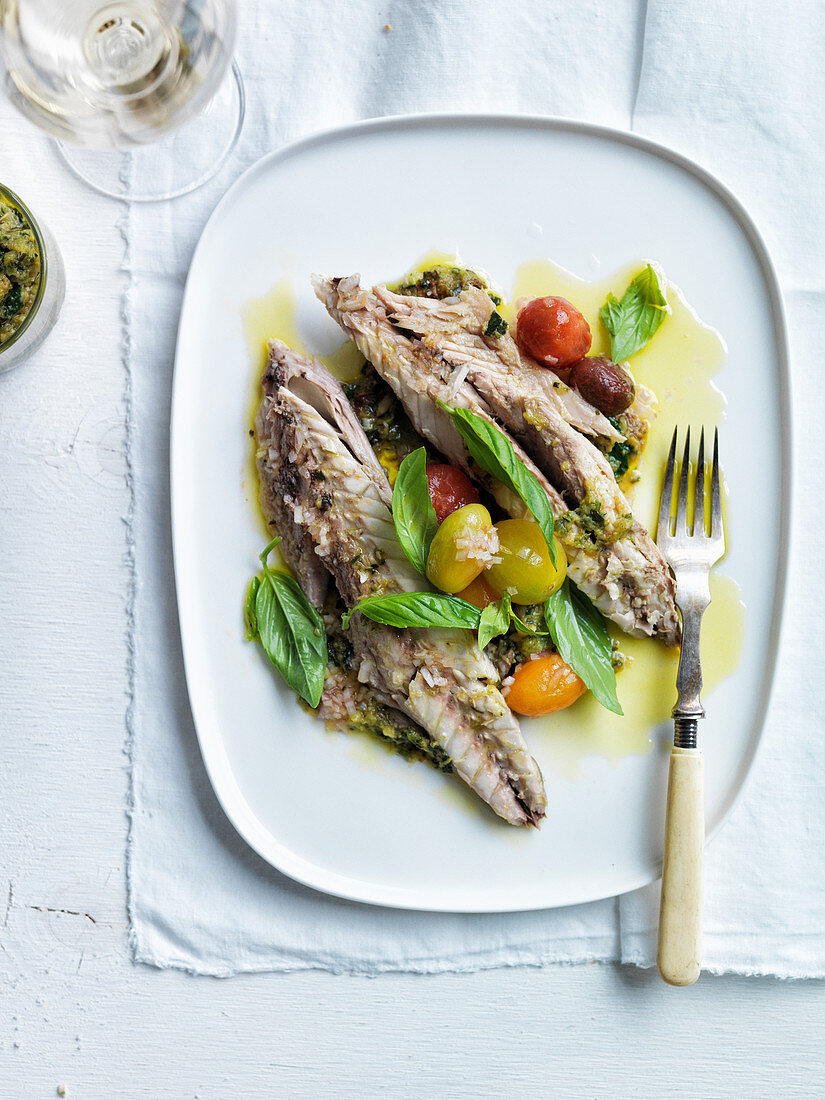 Mackerel with condiments, basil and multicolored cherry tomatoes