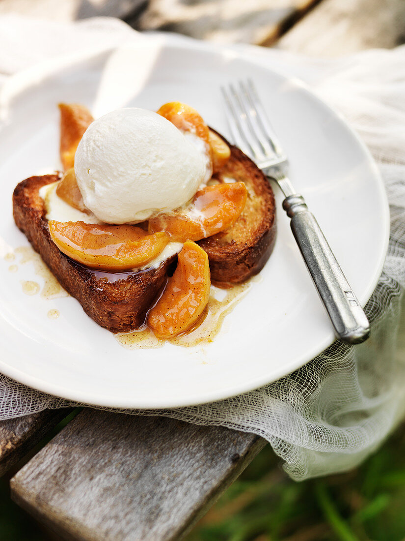 Brioche perdue with apricots in syrup and vanilla ice cream outside