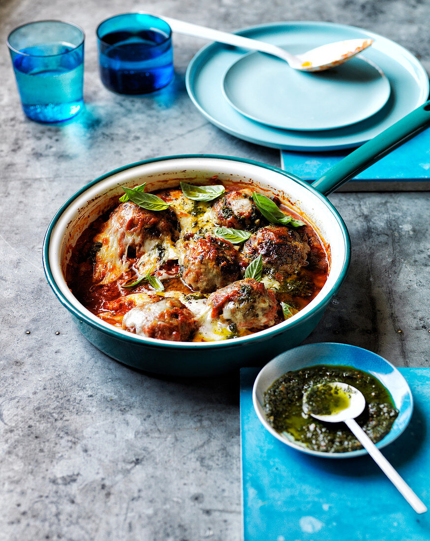 Oven-roasted beef balls with kale pesto and mozzarella