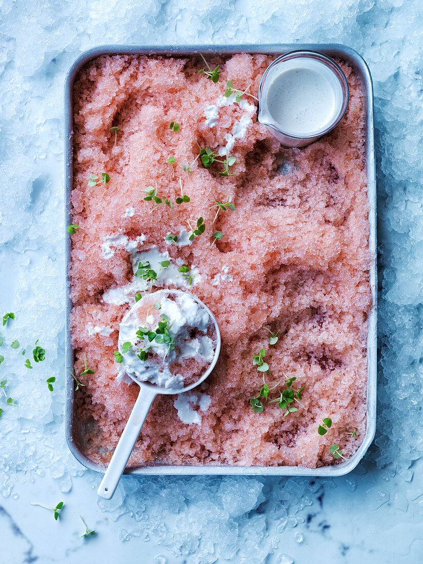 Wassermelonen-Granita mit Cashew-Erdnuss-Creme