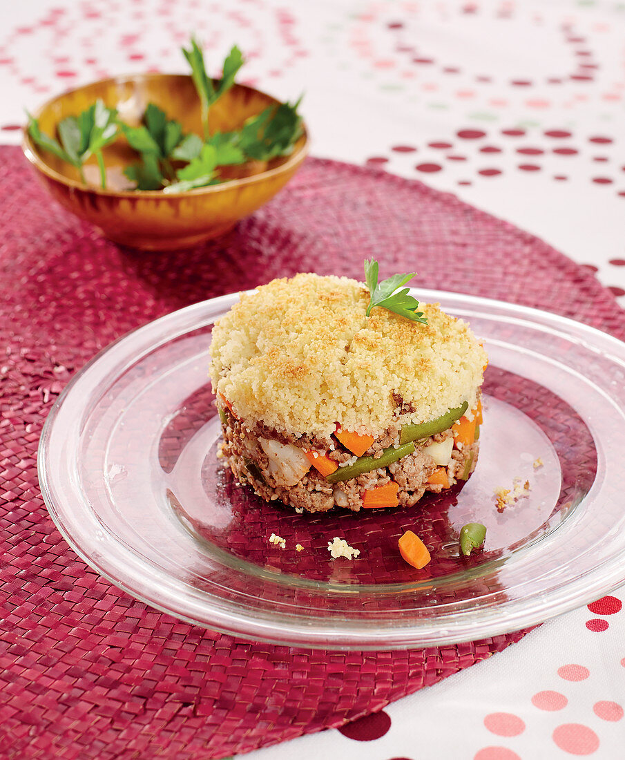 Couscous-Timbal mit Streuselkruste