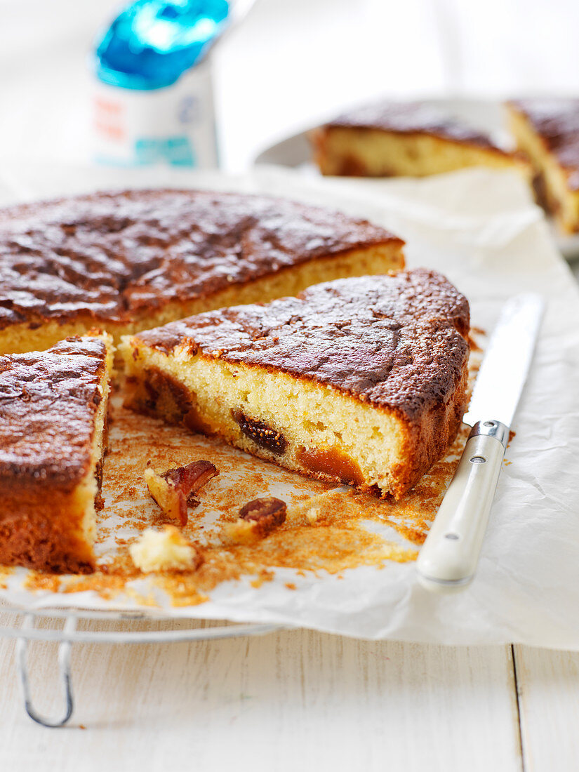 Joghurtkuchen mit Trockenfrüchten