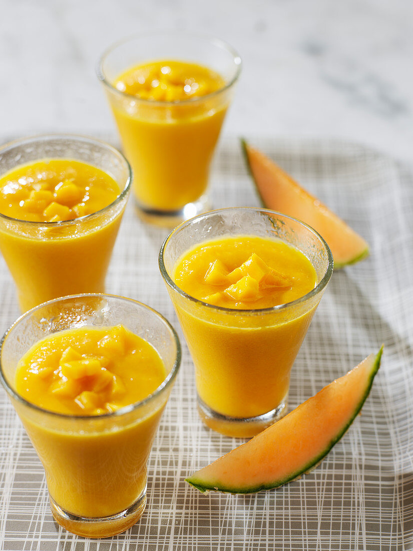 Süsses Gazpacho mit Melone und Mango